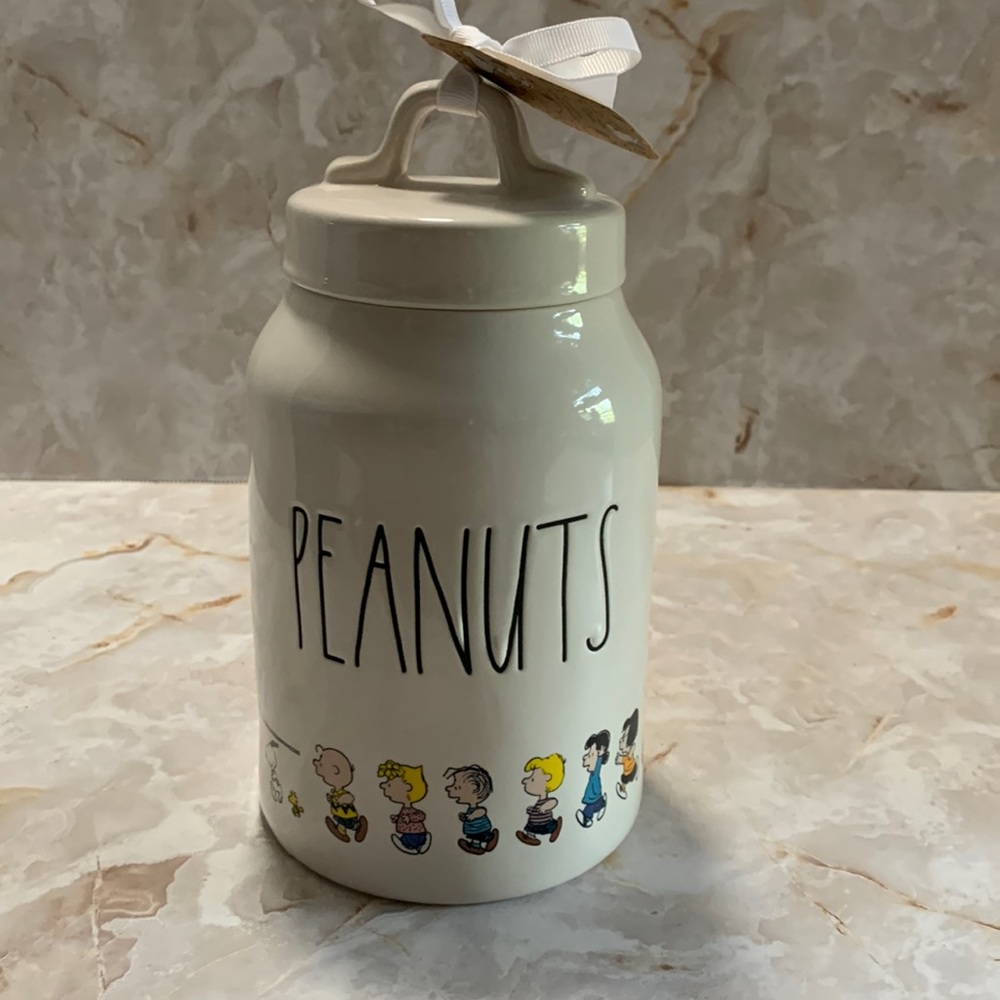 Peanuts: Rae Dunn ceramic canister